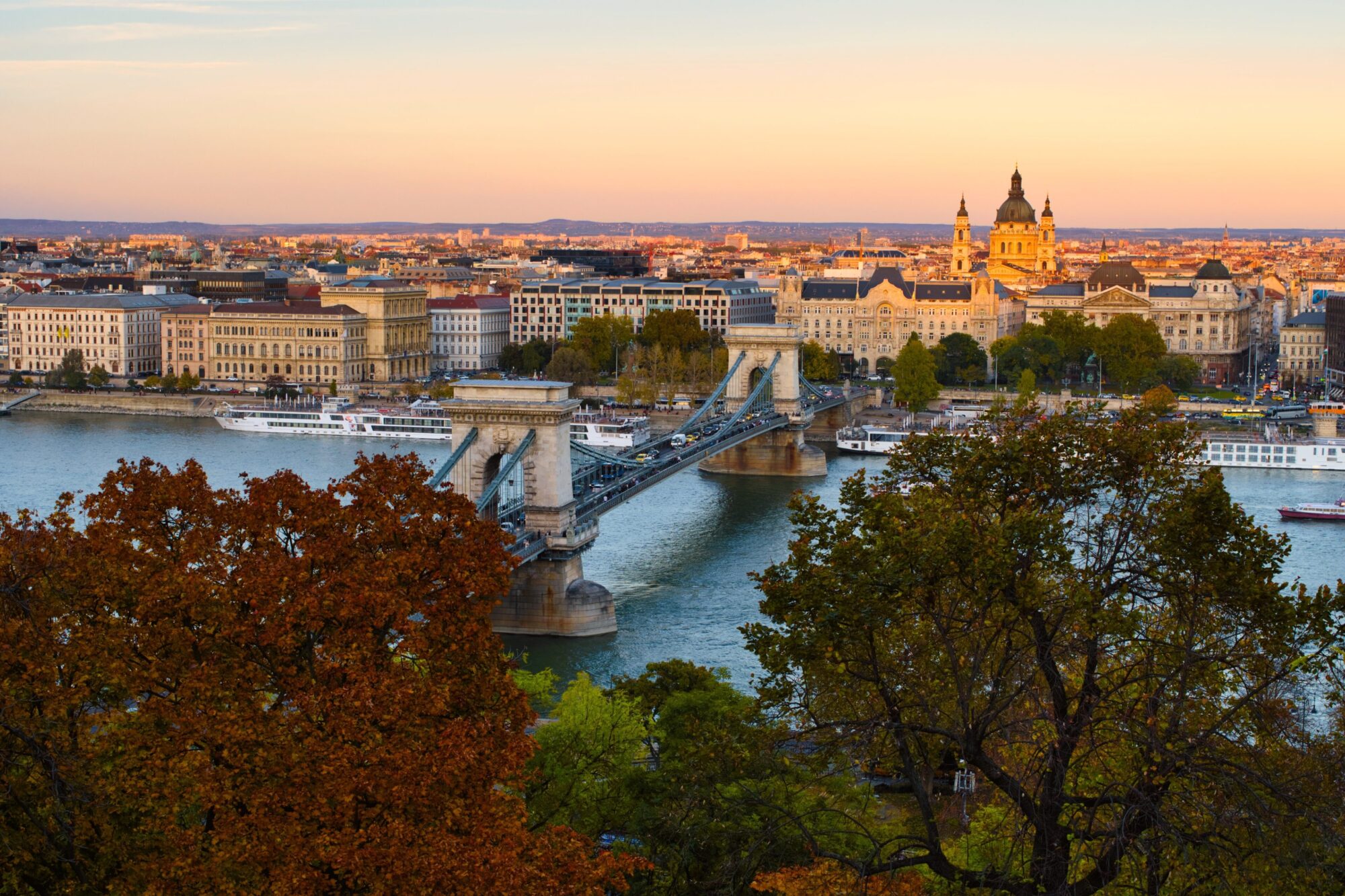 View of the Széchenyi bridge and Pest buildings